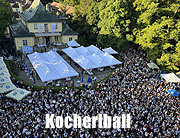 12.000 beim  traditionellen Kocherlball im Biergarten am Chinesischen Turm (©Foto: Martin Schmtz)